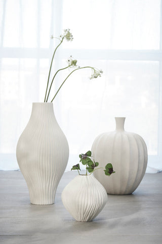 Esmia vase H21 cm. off white