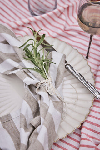 Olivia tablecloth Ø140 cm. red striped