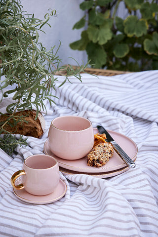 Olivia tablecloth Ø140 cm. beige striped